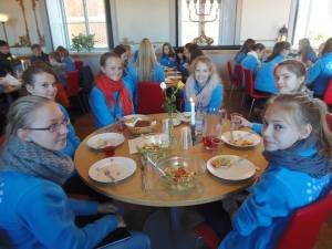 Riga girls eating lunch!